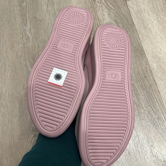 UGG Neutra Metallic Sneakers In Pink Crystal 6.5 / 37.5 Brand New - Picture 5 of 8
